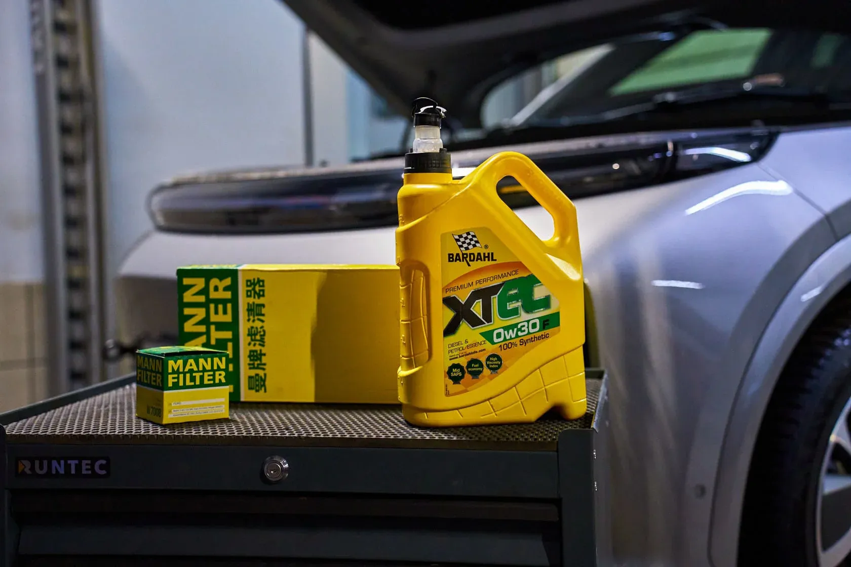 Замена масла и фильтров на автомобиле Lixiang