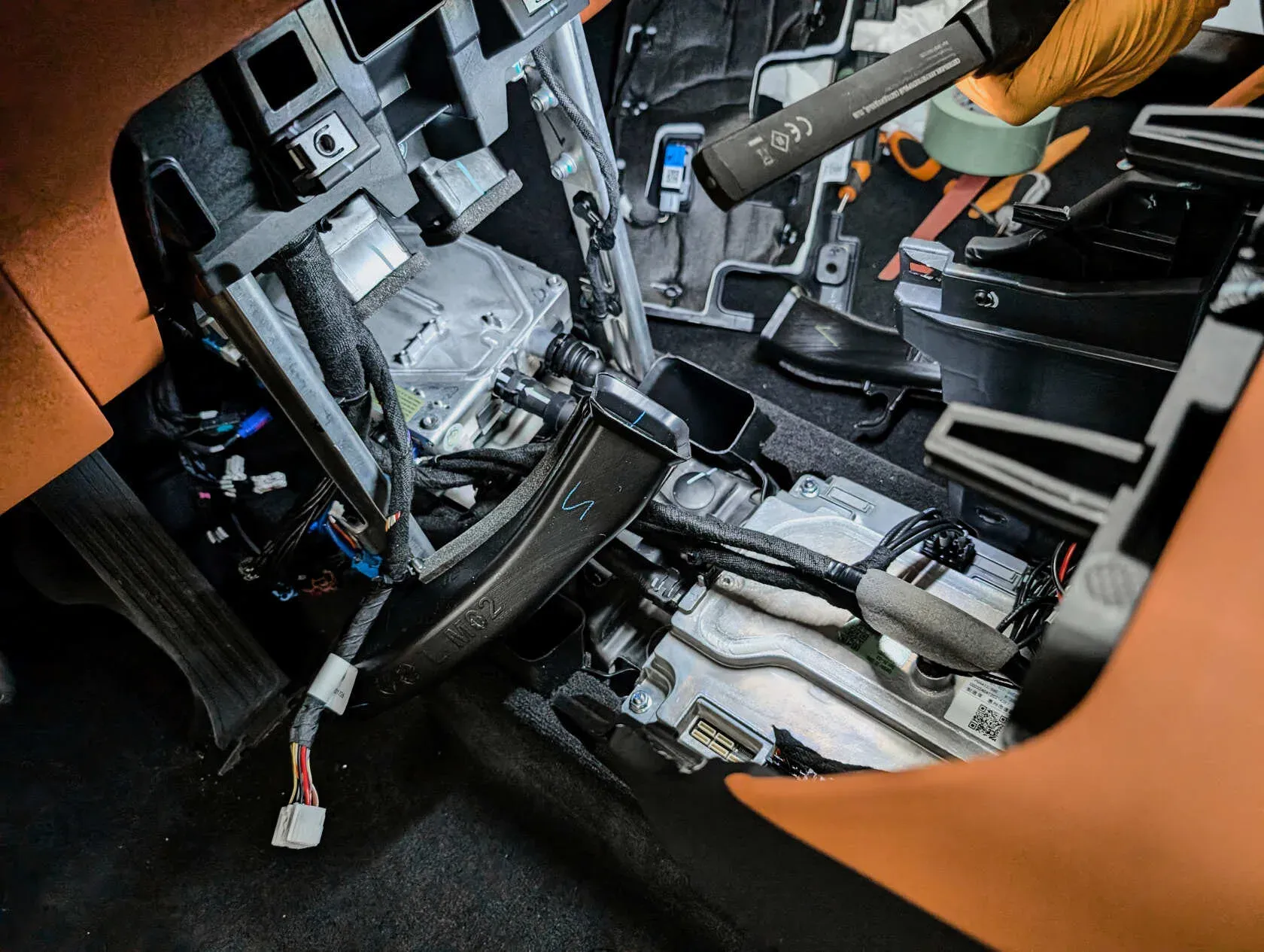 Установка SIM и настройка систем на Lixiang